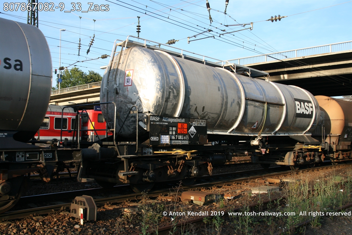 807867082-9_33_Zacs.jpg
